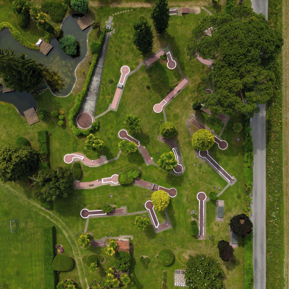 Mini-golf
