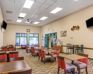 thumbnail: Breakfast area