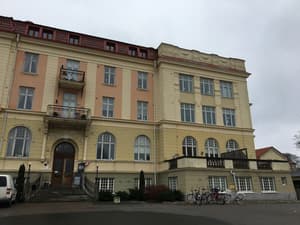 thumbnail: Front of property
