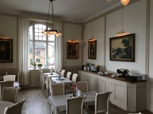 thumbnail: Breakfast area