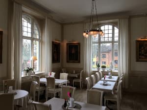 thumbnail: Breakfast area