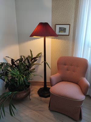 thumbnail: Lobby sitting area