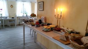 thumbnail: Breakfast area