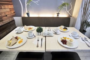 thumbnail: Restaurant