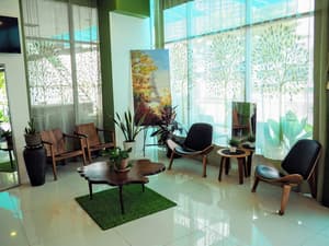 thumbnail: Lobby sitting area