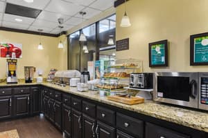thumbnail: Breakfast area