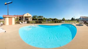 thumbnail: Outdoor pool