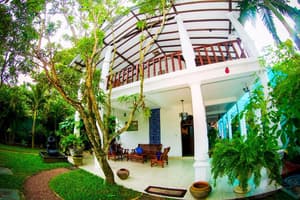 thumbnail: Interior entrance