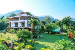 thumbnail: Front of property