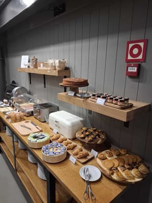 thumbnail: Breakfast area