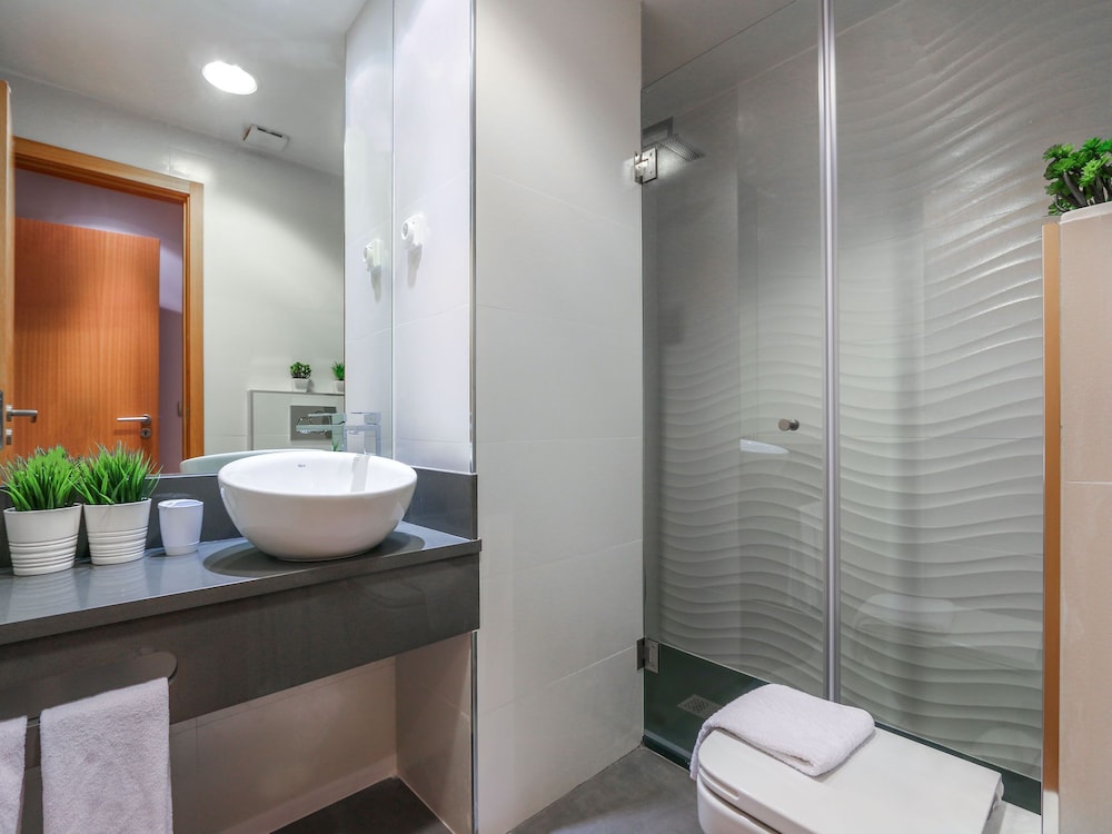 Bathroom shower