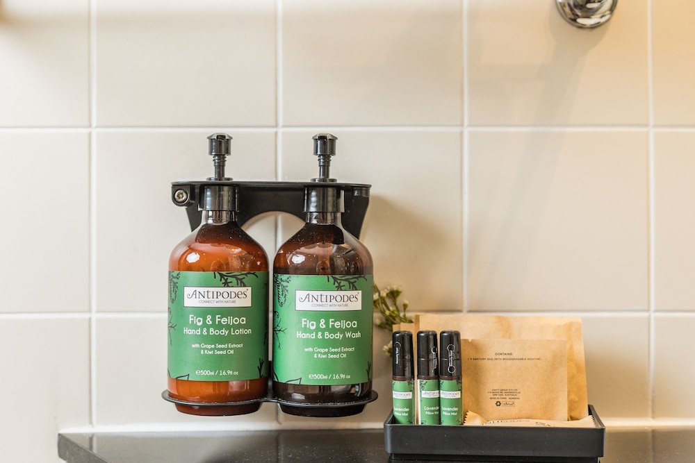 Bathroom amenities