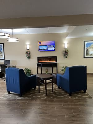 thumbnail: Lobby sitting area