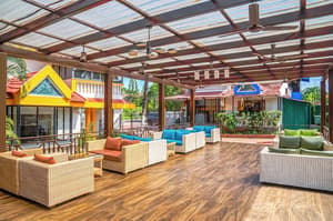thumbnail: Poolside bar