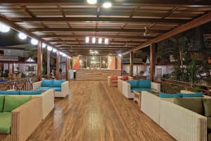 thumbnail: Poolside bar
