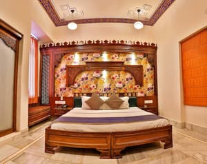 thumbnail: Interior