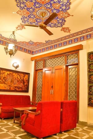thumbnail: Bar (on property)
