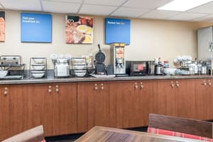 thumbnail: Breakfast area