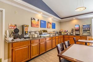 thumbnail: Breakfast area