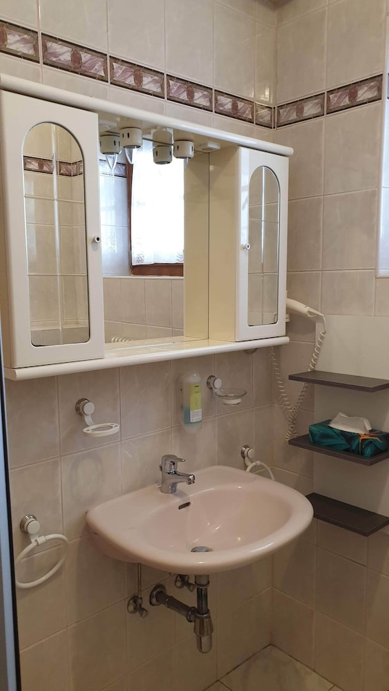 Bathroom amenities