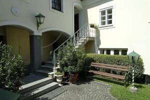 thumbnail: Exterior detail
