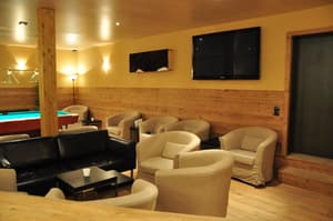 thumbnail: Bar (on property)