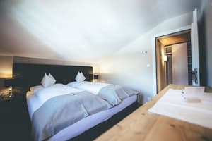 thumbnail: Interior entrance