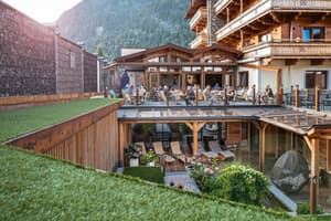 thumbnail: Outdoor dining
