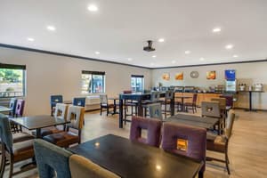 thumbnail: Breakfast area