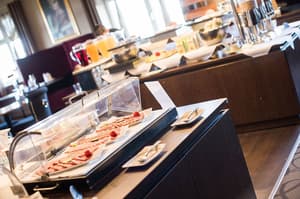 thumbnail: Breakfast area