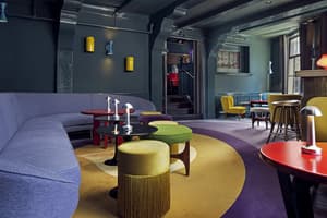 thumbnail: Bar (on property)