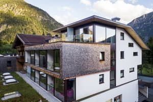 thumbnail: Exterior detail