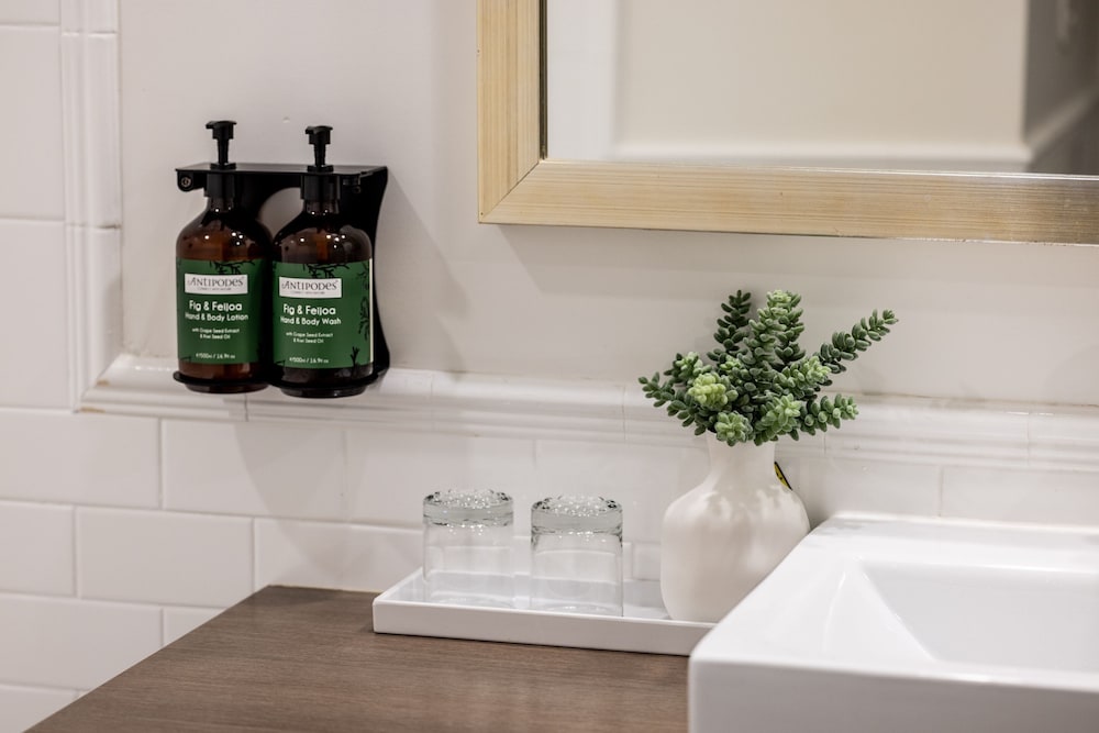 Bathroom amenities
