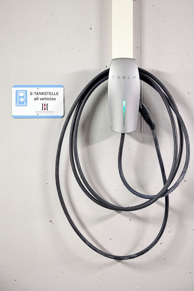 Electric vehicle charging station