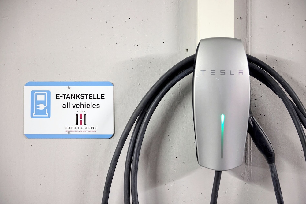 Electric vehicle charging station