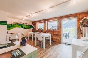 thumbnail: Breakfast area