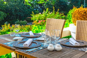 thumbnail: Outdoor dining