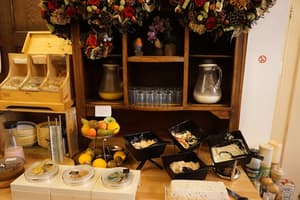 thumbnail: Breakfast area