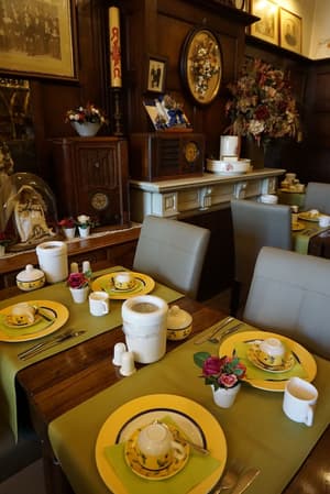 thumbnail: Breakfast area