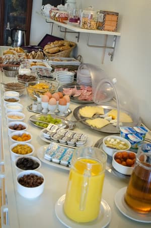 thumbnail: Breakfast area