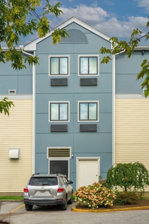 thumbnail: Exterior