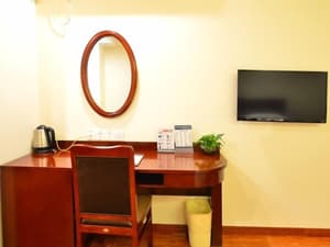 thumbnail: In-room business center