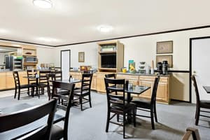 thumbnail: Breakfast area