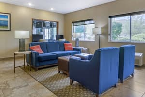 thumbnail: Lobby sitting area