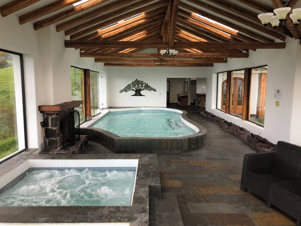 Indoor spa tub