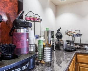 thumbnail: Breakfast area