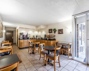 thumbnail: Breakfast area