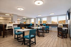 thumbnail: Breakfast area