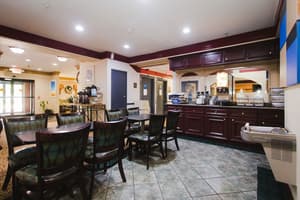 thumbnail: Breakfast area
