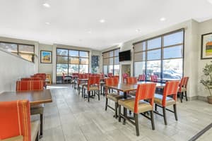 thumbnail: Breakfast area